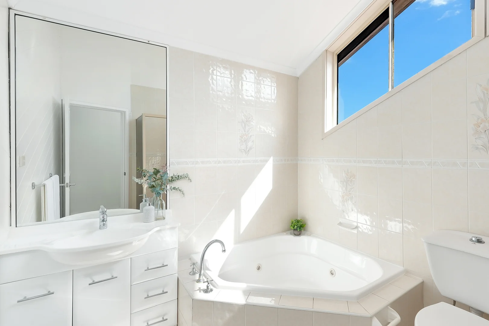 Additional image 9 of 2/2 Harmony Close, Green Point NSW 2251