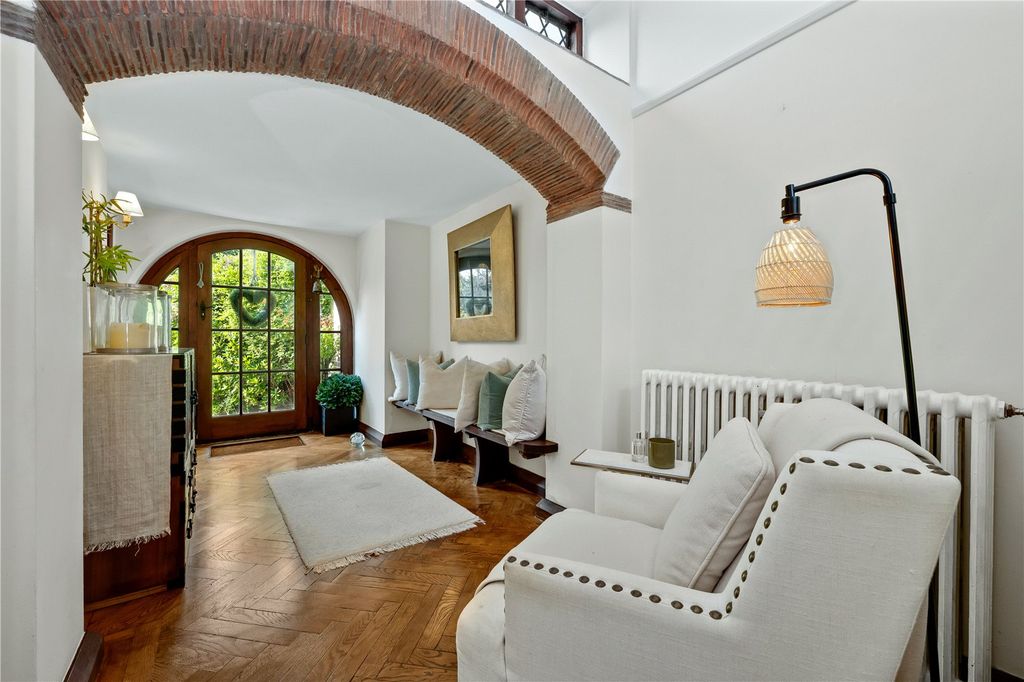 Additional image 7 of 8 bed detached house to rentYaffle Road, Weybridge KT13