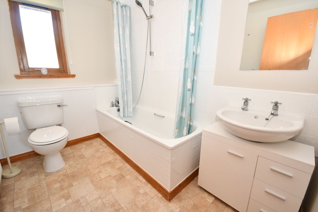 Additional image 6 of 2 bed flat to rentMackintosh Place, Inverness IV2