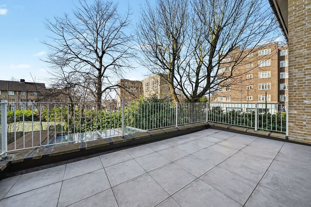 Additional image 12 of 4 bed terraced house to rentCourt Close, St John's Wood, London NW8