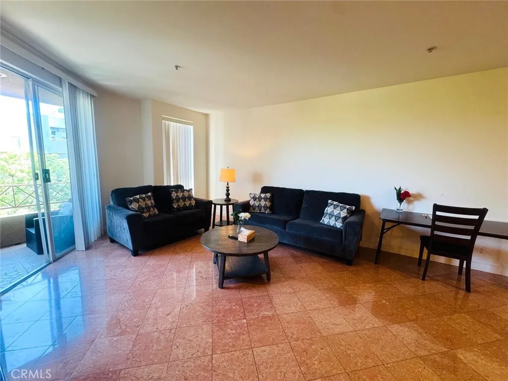 Additional image 2 of 333 Westminster Avenue Unit 304, Los Angeles, CA 90020