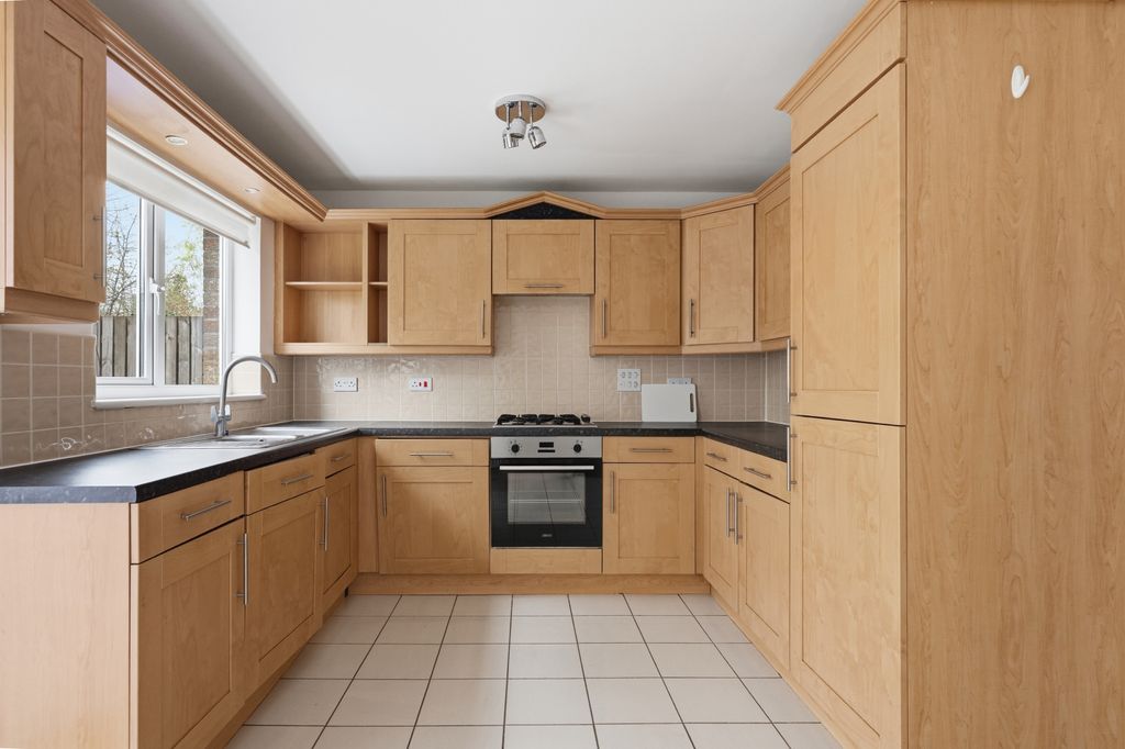 Additional image 6 of 4 bed detached house to rentRose Street, Tullibody FK10
