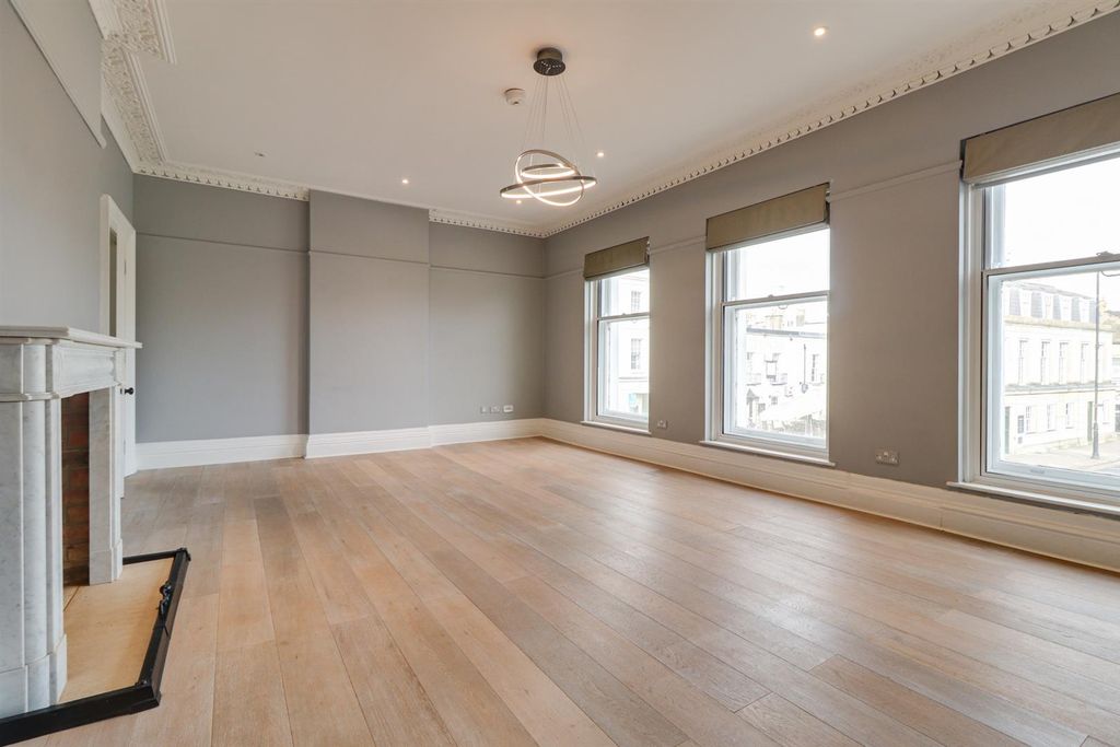 Additional image 4 of 3 bed flat to rentMontpellier Terrace, Cheltenham GL50