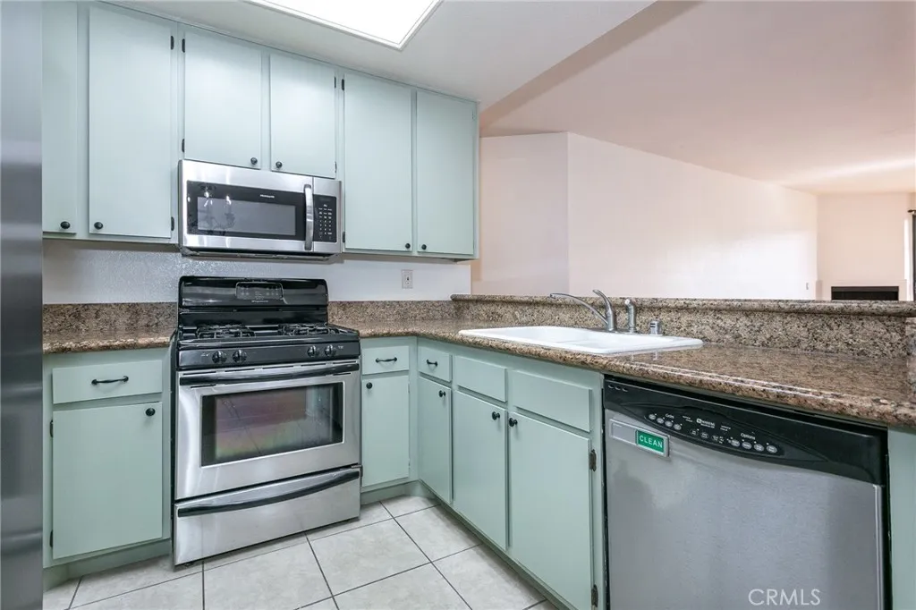 Additional image 40 of 221 S Oak Knoll Avenue Unit 202, Pasadena, CA 91101