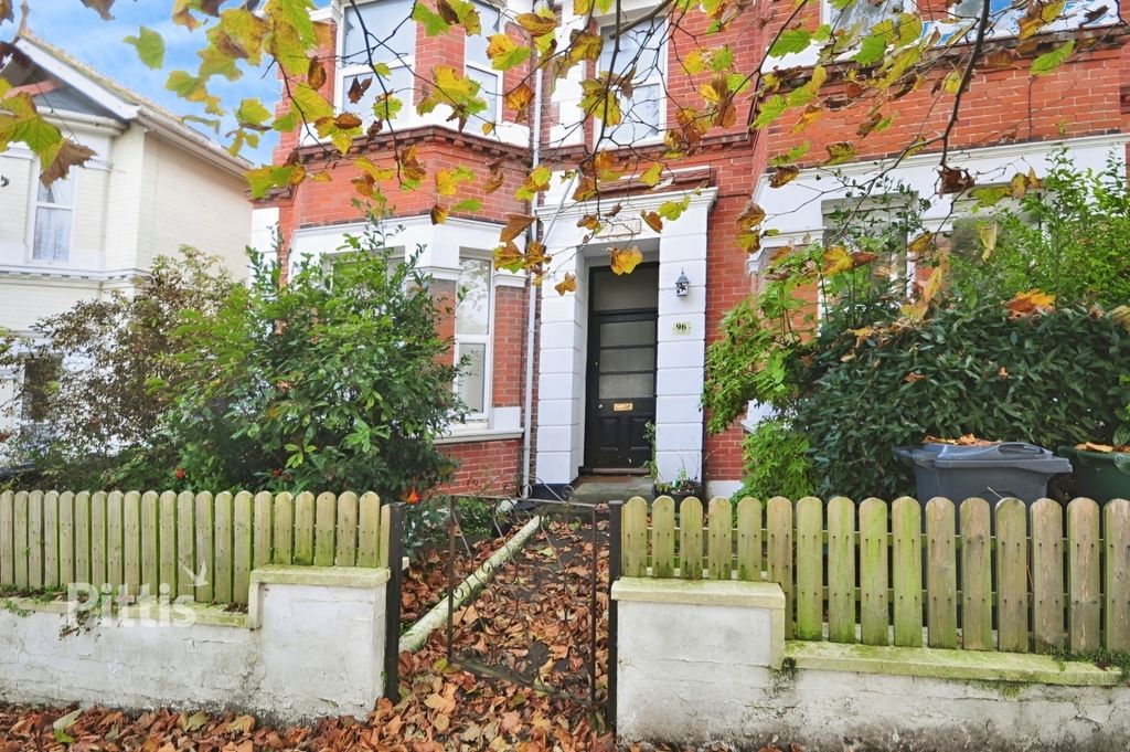1 bed flat to rentStation Avenue, Sandown PO36