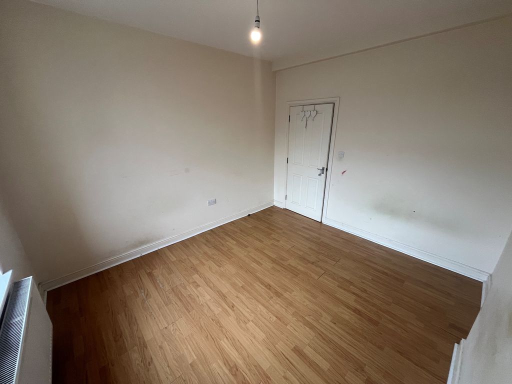Additional image 8 of 3 bed flat to rentGeorge Street, Pontypool NP4
