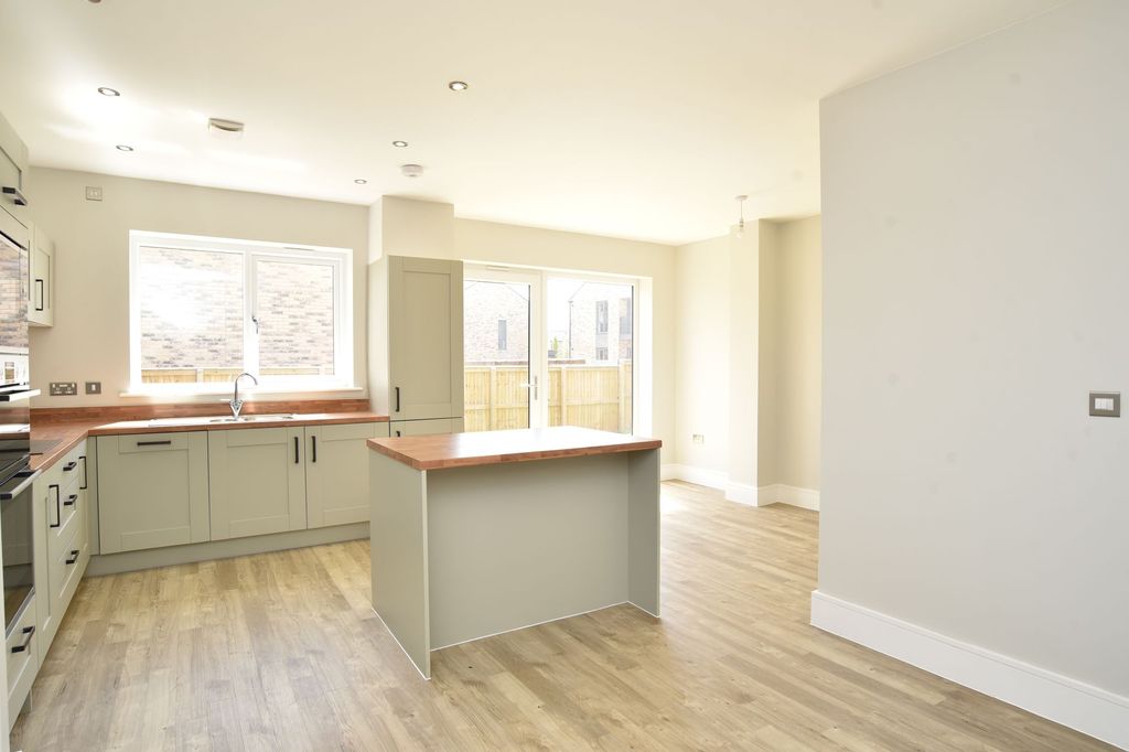 Additional image 2 of 4 bed detached house to rentLangsett Grove, Harrogate HG3