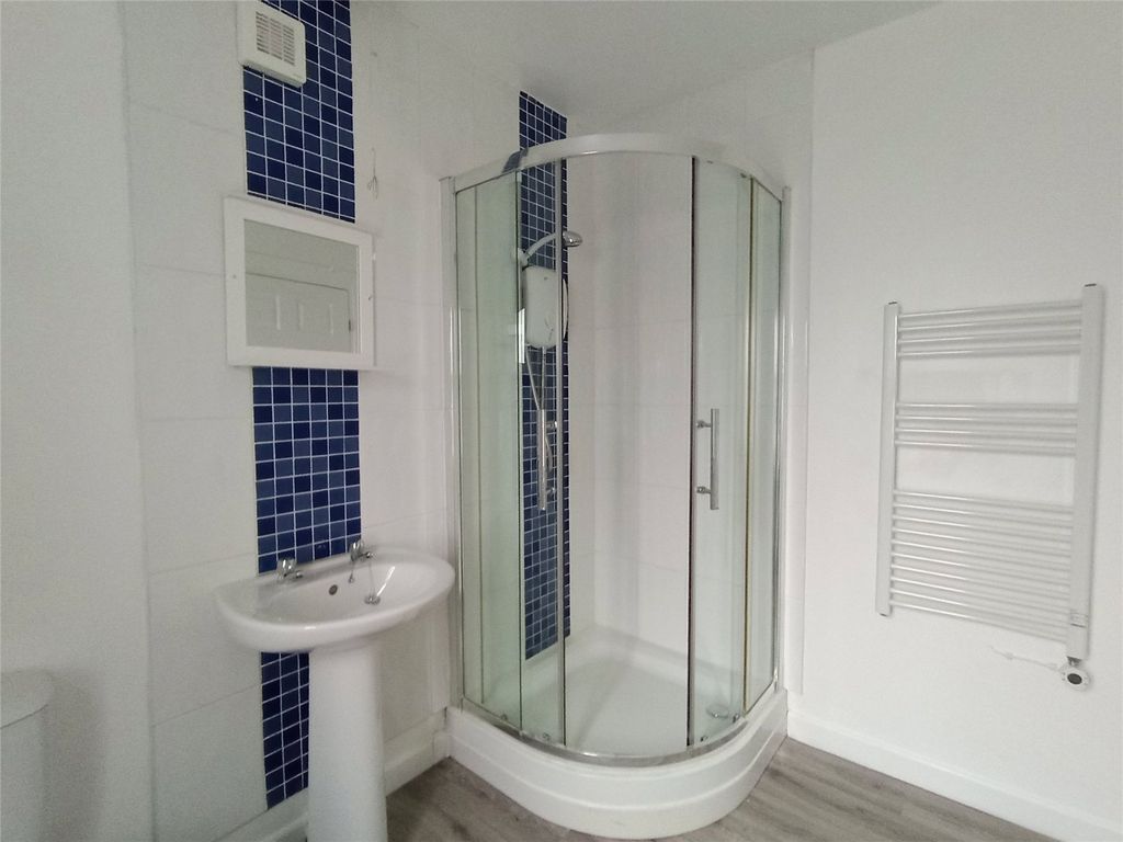 Additional image 8 of 1 bed flat to rentFlat 1 Poole House, Francis Street, Milford Haven, Pembrokeshire SA73