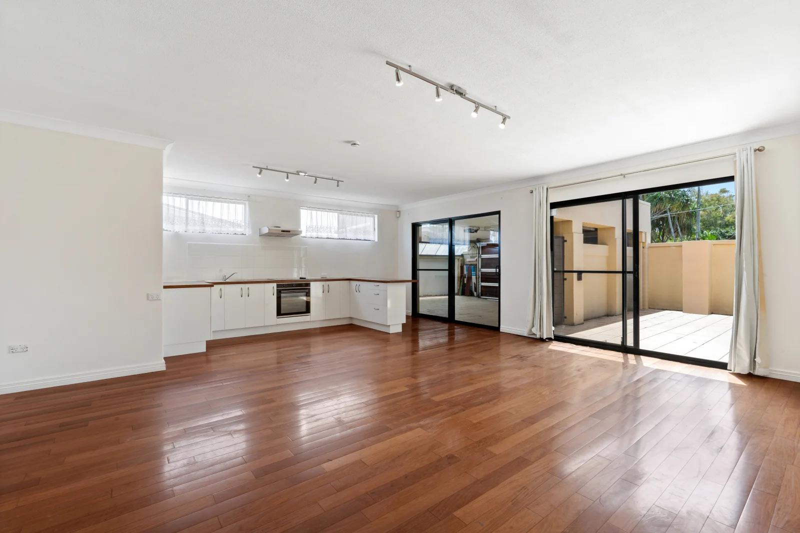 Additional image 4 of 12 Raymond Avenue, Bundall QLD 4217