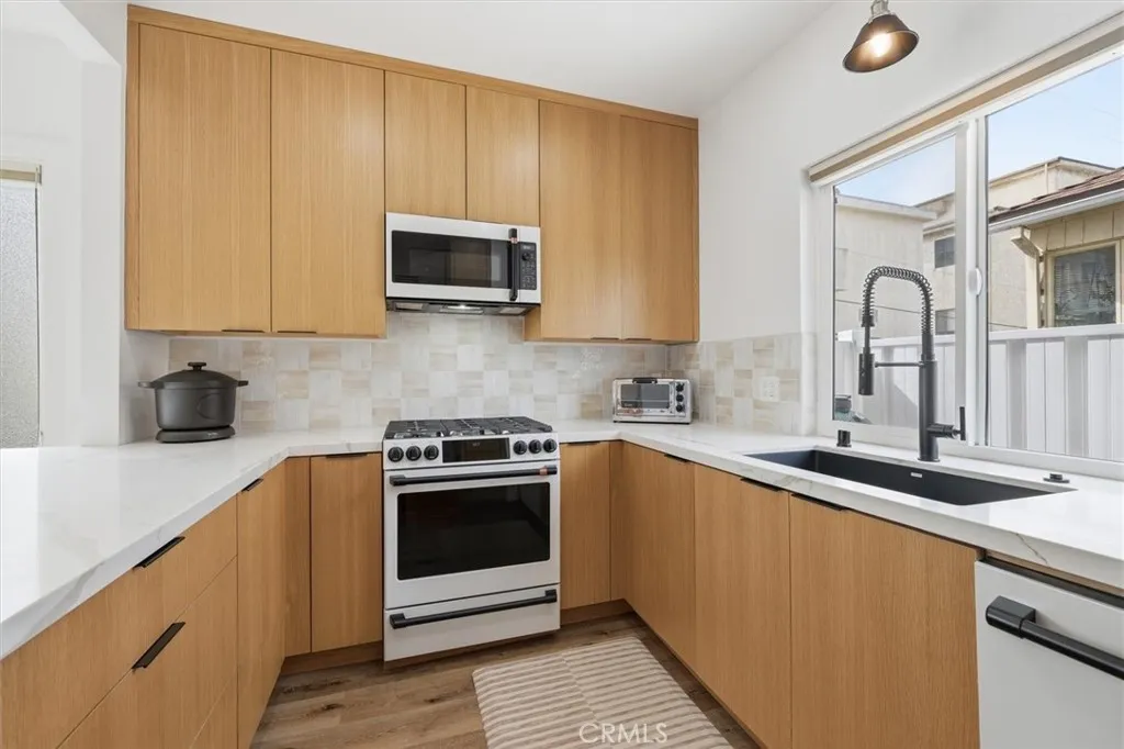 Additional image 37 of 11936 Gorham Ave, Los Angeles, CA 90049