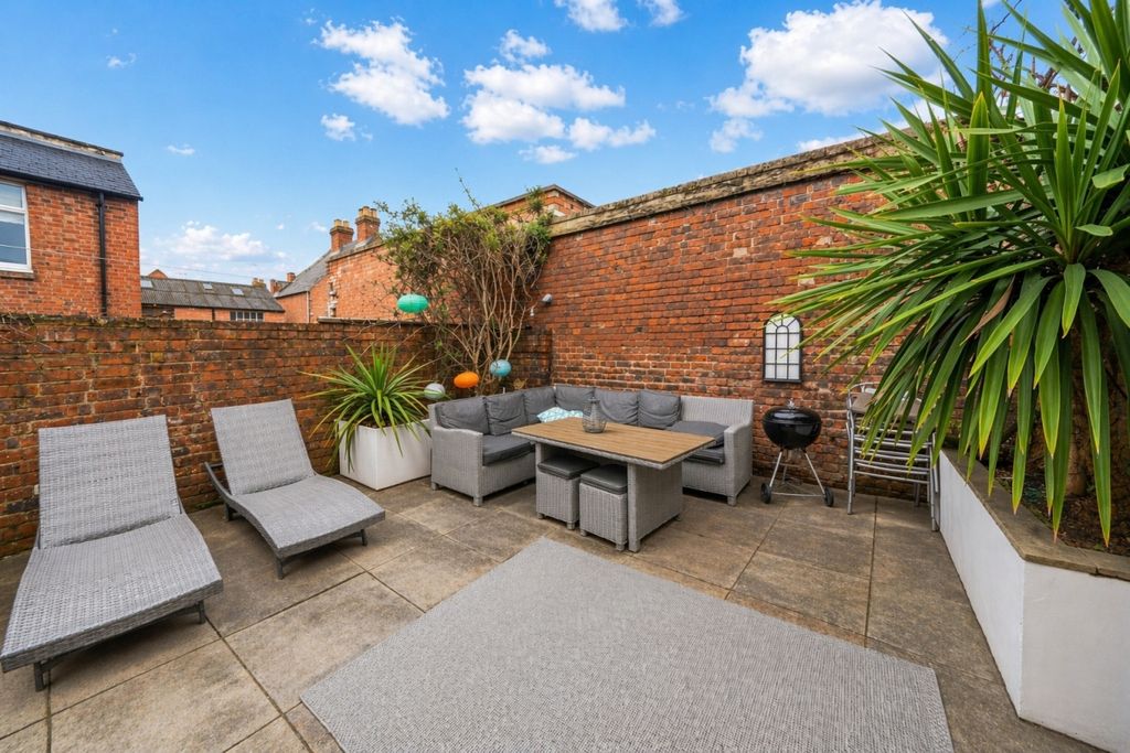 Additional image 2 of 4 bed terraced house to rentClarendon Avenue, Leamington Spa CV32