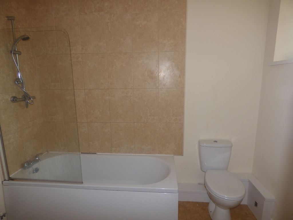 Additional image 5 of 2 bed flat to rentNeath Road, Briton Ferry, Neath, Neath Port Talbot. SA11