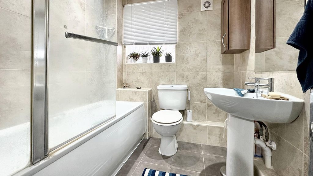 Additional image 5 of 2 bed flat to rentFlat 2, 7 Sheridan Road, Bristol BS7