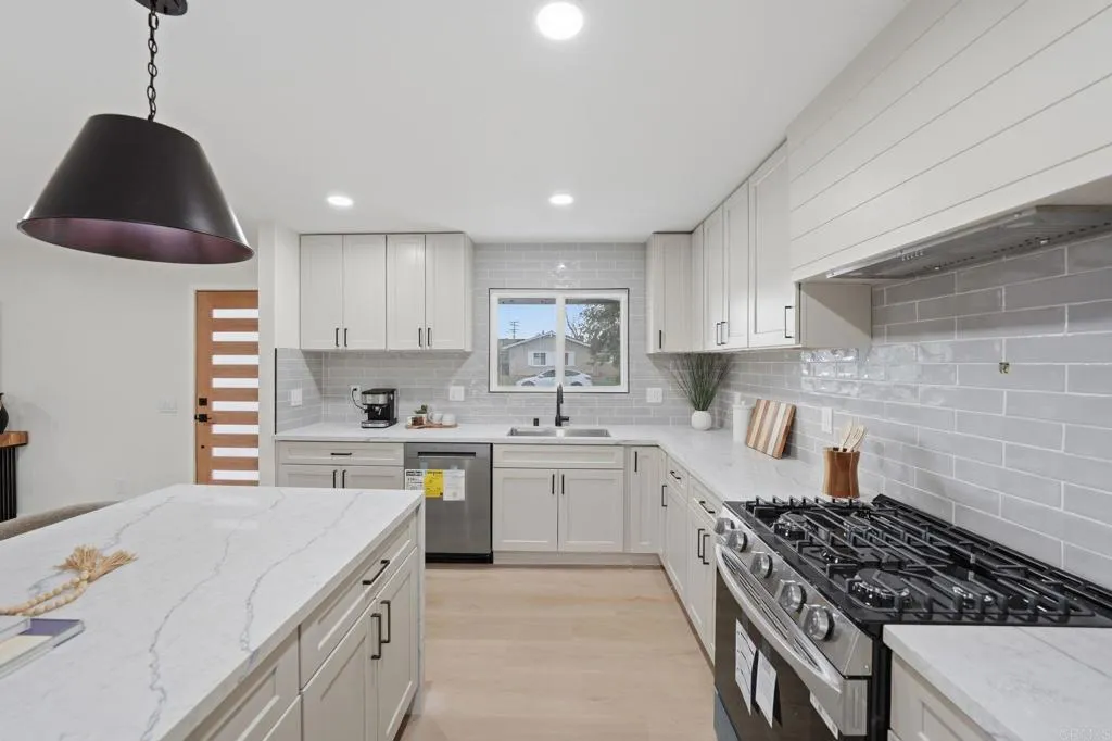 Additional image 12 of 3296 Via Bartolo, San Diego, CA 92111