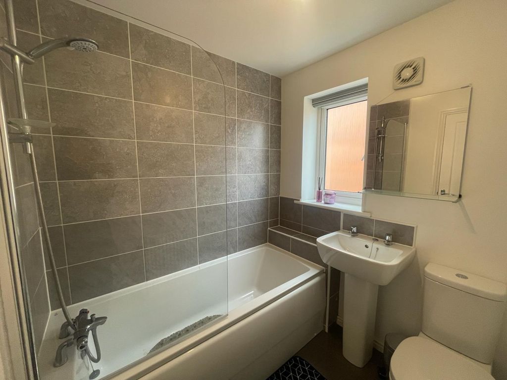 Additional image 6 of 3 bed semi-detached house to rentBolehyde Close, Swindon SN3