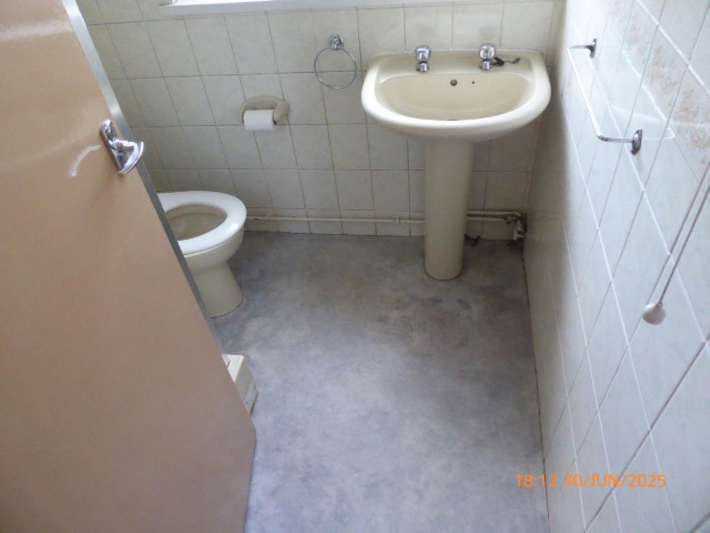 Additional image 3 of 3 bed bungalow to rentManor Way, Llanllwch, Carmarthen SA31