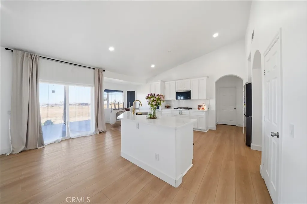 7576 Sunset Rd, Phelan, CA 92371 photo 4