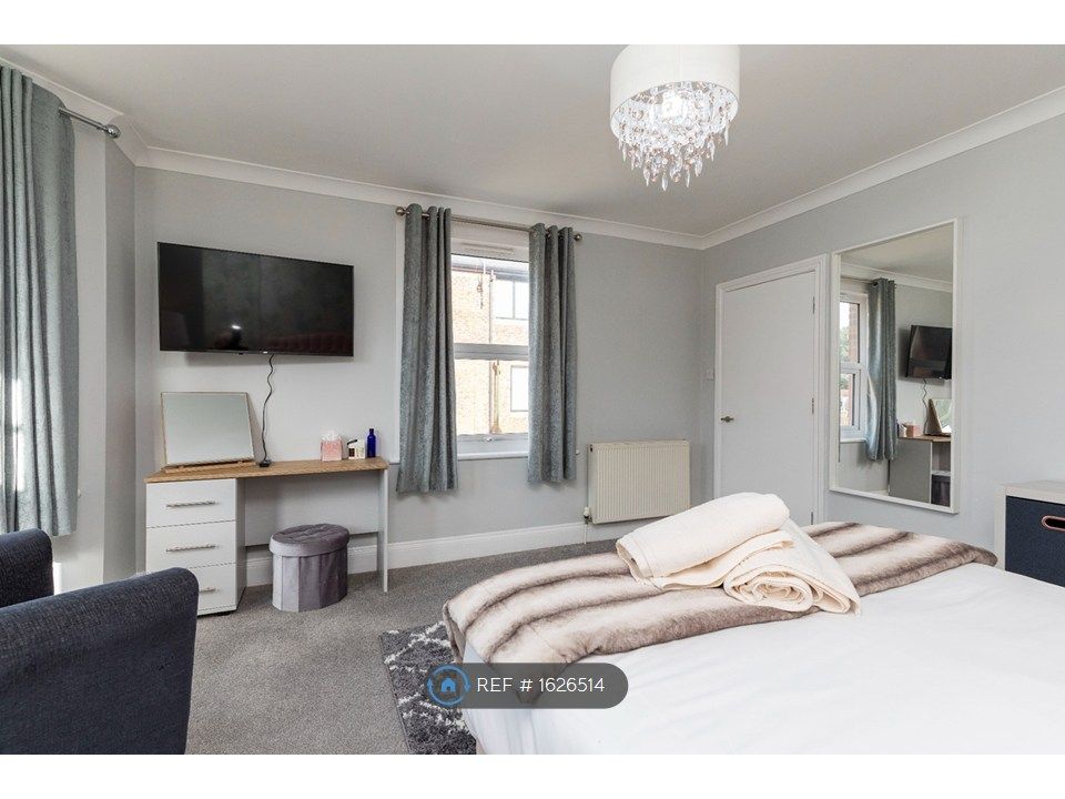 Additional image 17 of 4 bed semi-detached house to rentNorfolk Road, Horsham RH12