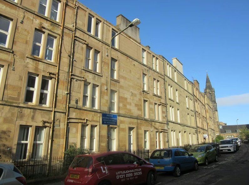 3 bed detached house to rentCaledonian Place, Edinburgh, Midlothian EH11