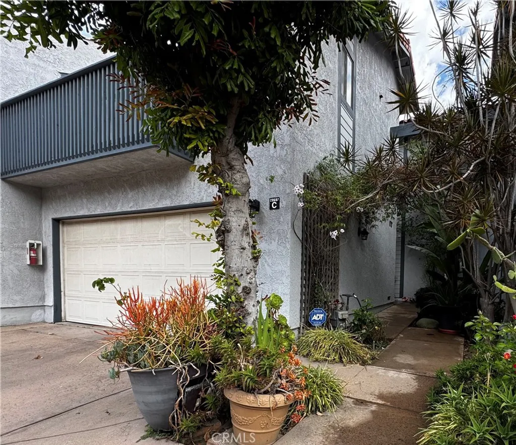 Additional image 2 of 20607 Roscoe Blvd Unit C, Winnetka, CA 91306