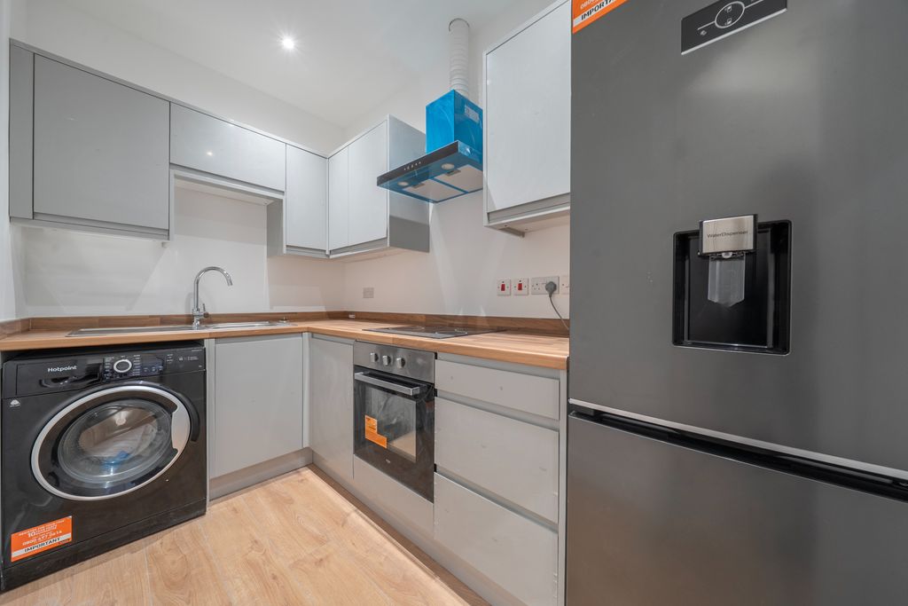 2 bed flat to rentHigh Street, Maidenhead SL6