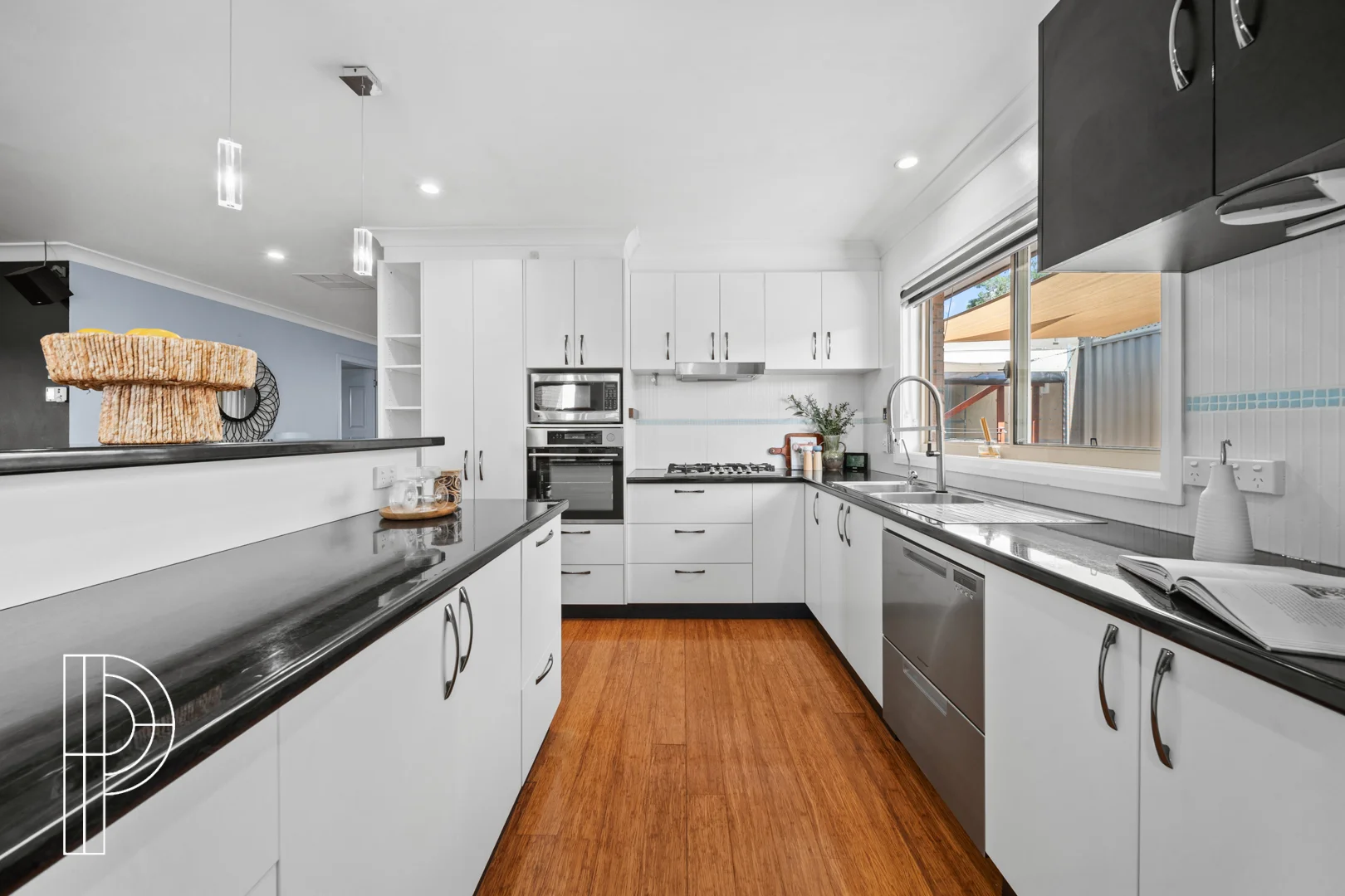 9 Beard Close, Karabar NSW 2620 photo 3