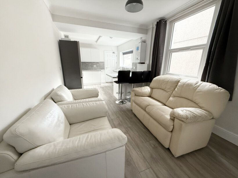 5 bed shared accommodation to rentYsgol Street, Swansea SA1 photo 2