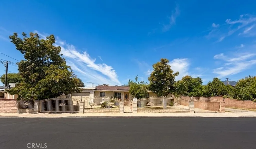 1011 Shadow Ln, San Fernando, CA 91340