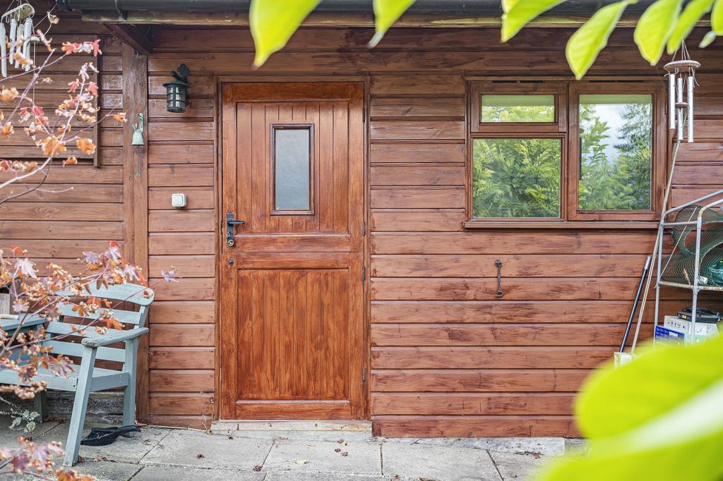 Additional image 21 of 2 bed detached house to rentDowns Lane, Leatherhead KT22