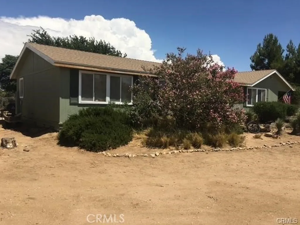 9467 Smith Rd, Phelan, CA 92371 photo 3