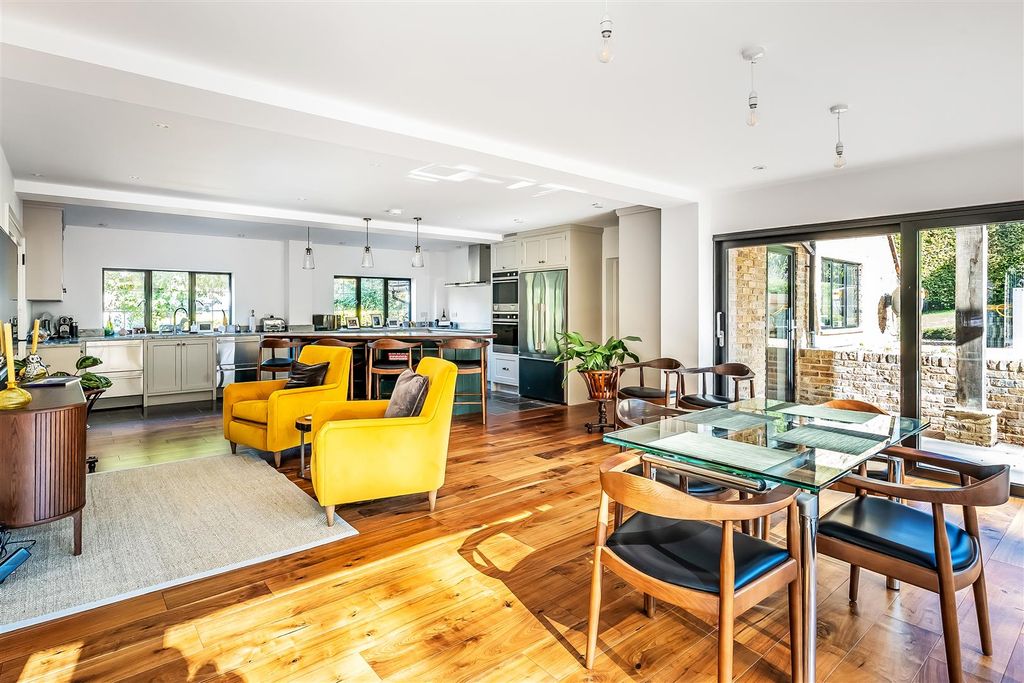 Additional image 7 of 5 bed detached house to rentGarden Close, Leatherhead KT22