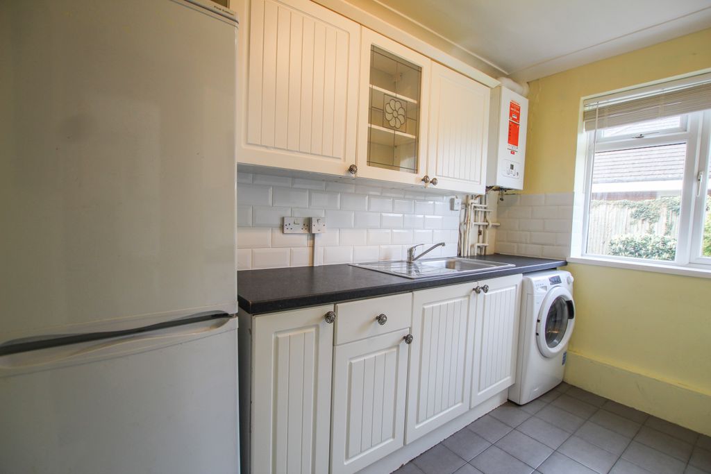 Additional image 4 of 2 bed flat to rentStroud Green, Newbury RG14