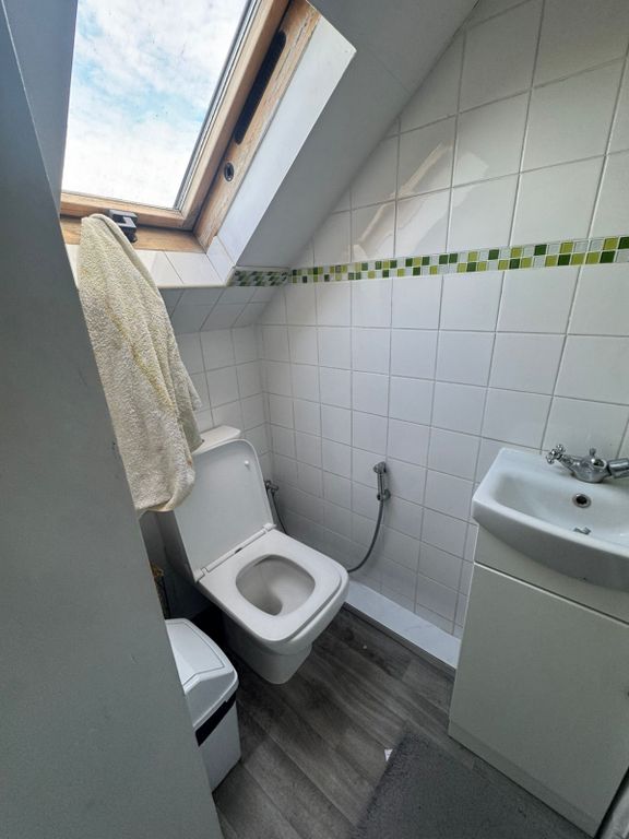 Room to rentForest Road IG6 photo 3