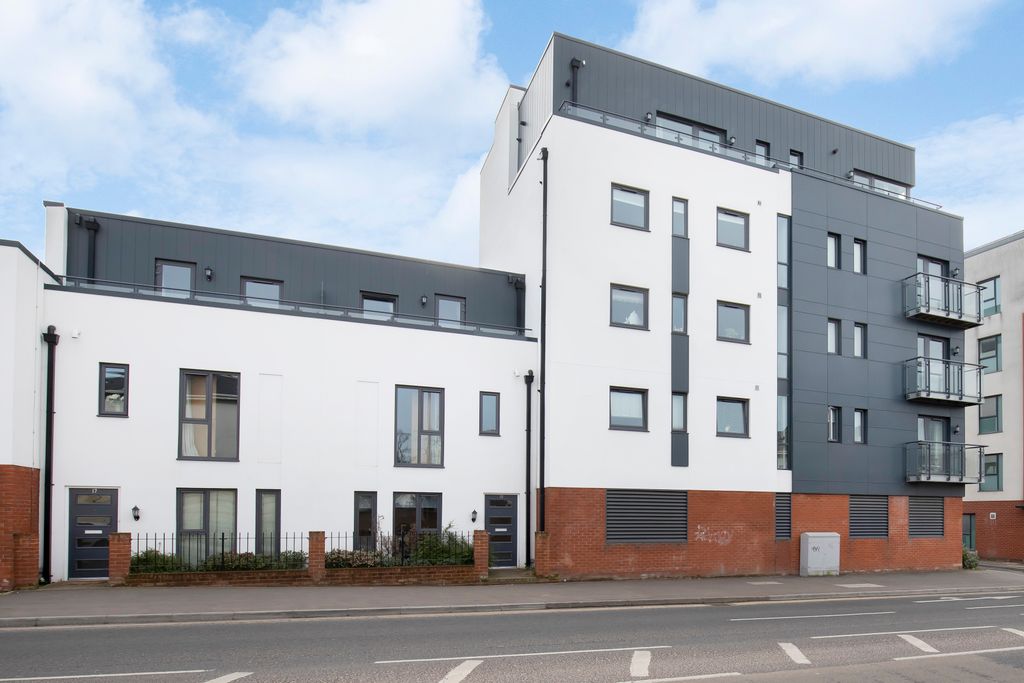 Additional image 11 of 2 bed flat to rentFishers Lane, Cheltenham GL52