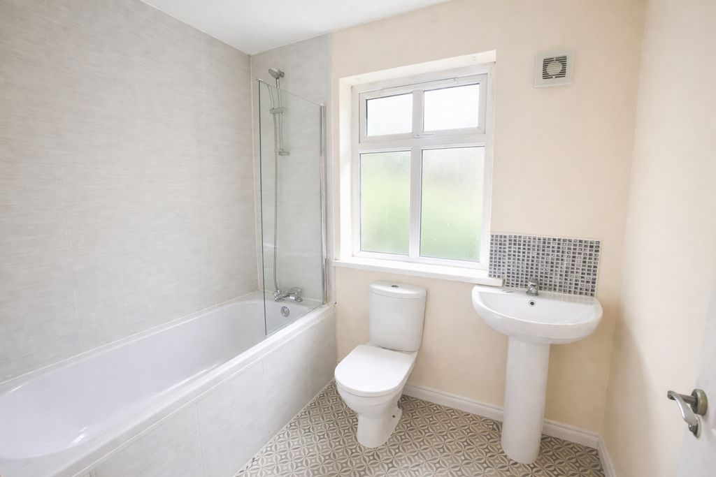 Additional image 8 of 3 bed terraced house to rentGlenburn Manor, Dunmurry BT17