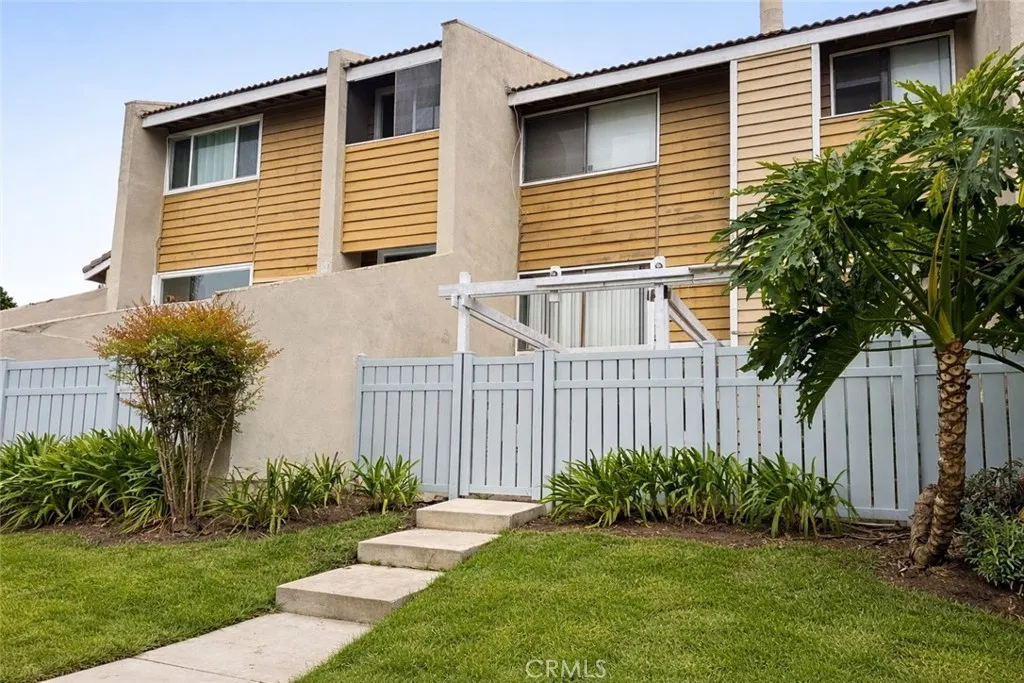 Additional image 24 of 18697 Club Ln, Huntington Beach, CA 92648