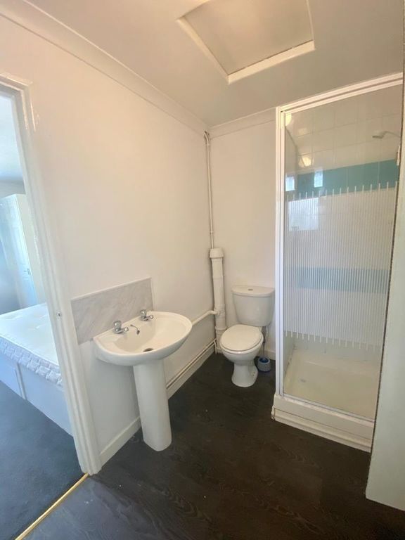 Studio to rentBroadway Treforest, Pontypridd CF37 photo 3