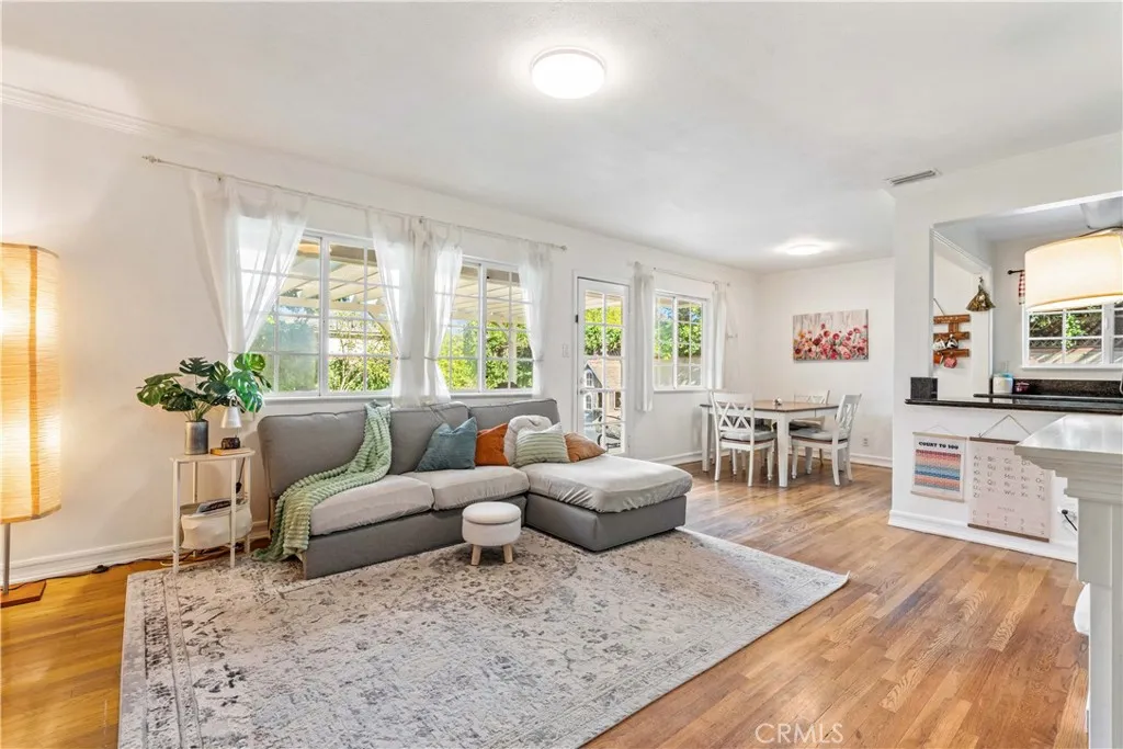 Additional image 28 of 17145 Strathern Street, Lake Balboa, CA 91406