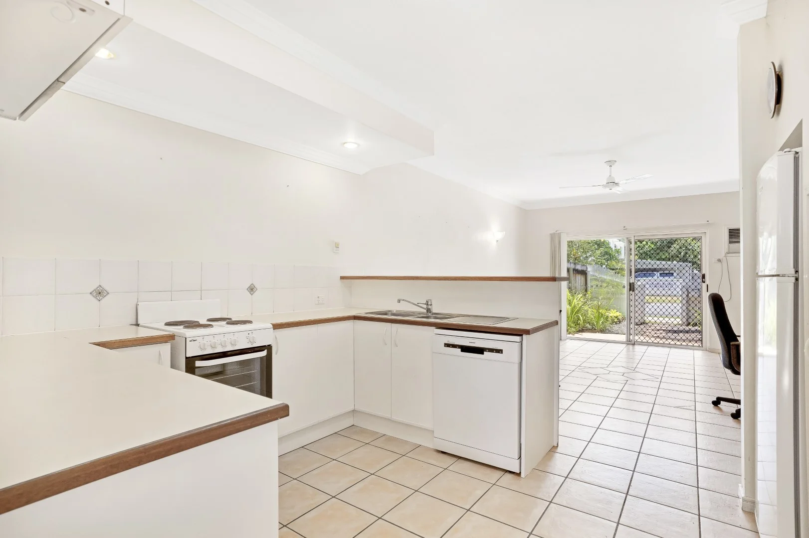 Additional image 4 of 4/35-37 Rutherford Street, Yorkeys Knob QLD 4878