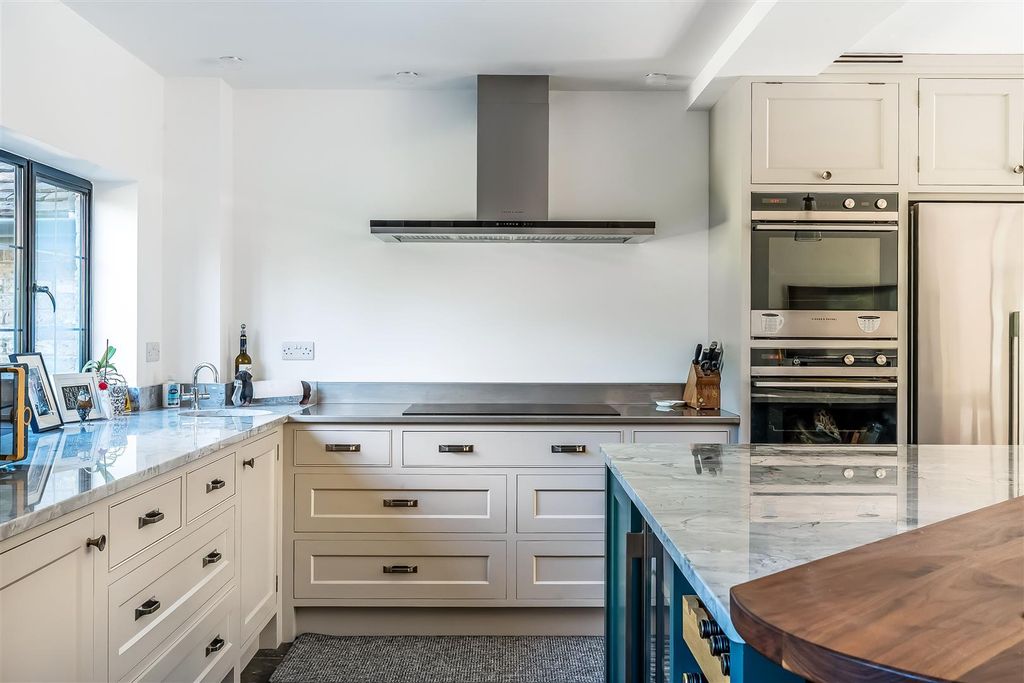 Additional image 17 of 5 bed detached house to rentGarden Close, Leatherhead KT22