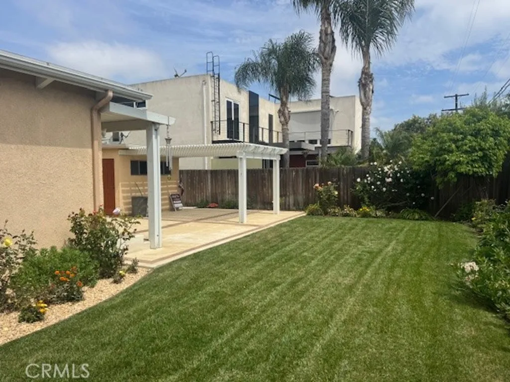 5452 W 122nd St, Hawthorne, CA 90250
