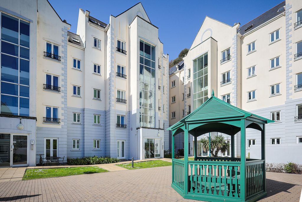 2 bed property to rentApartment 59, Block F, La Charroterie Mills, St Peter Port, Guernsey GY1