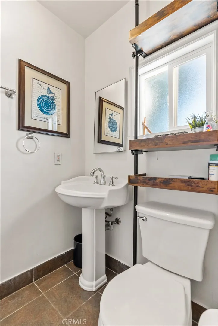 Additional image 41 of 17145 Strathern Street, Lake Balboa, CA 91406