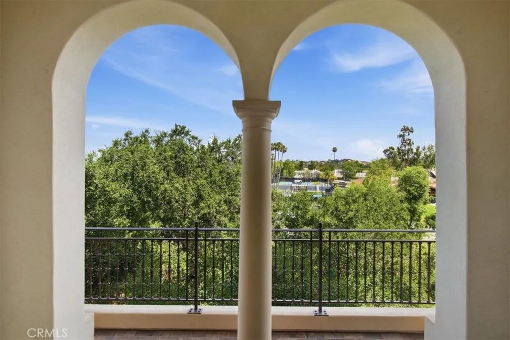 23500 Park Sorrento Unit D44, Calabasas, CA 91302