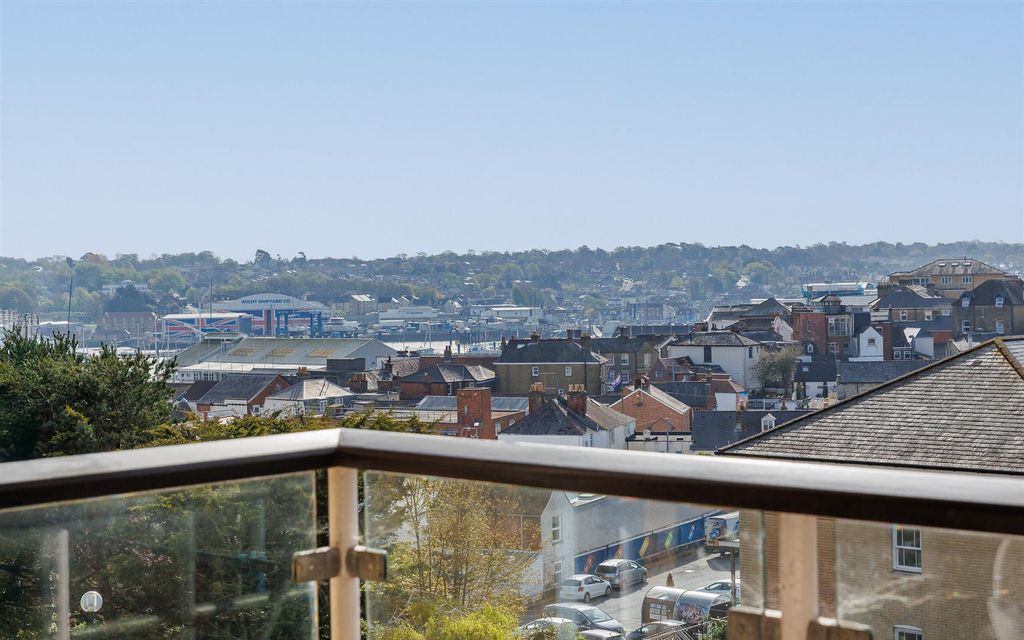 Additional image 12 of 3 bed flat for saleAdmiral Gardens, Cowes PO31