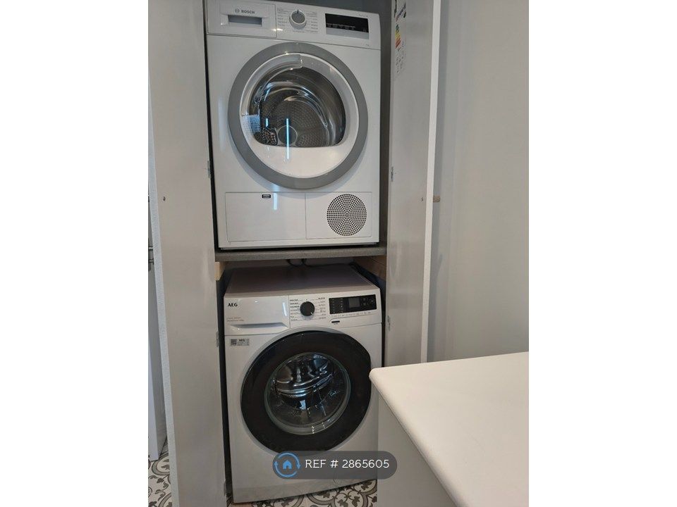 Additional image 8 of 2 bed flat to rentHillview Place, Dollar FK14