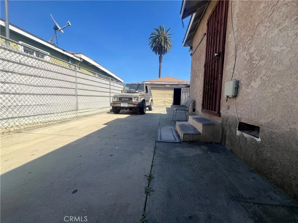 Additional image 5 of 822 S Chester Ave, Compton, CA 90221