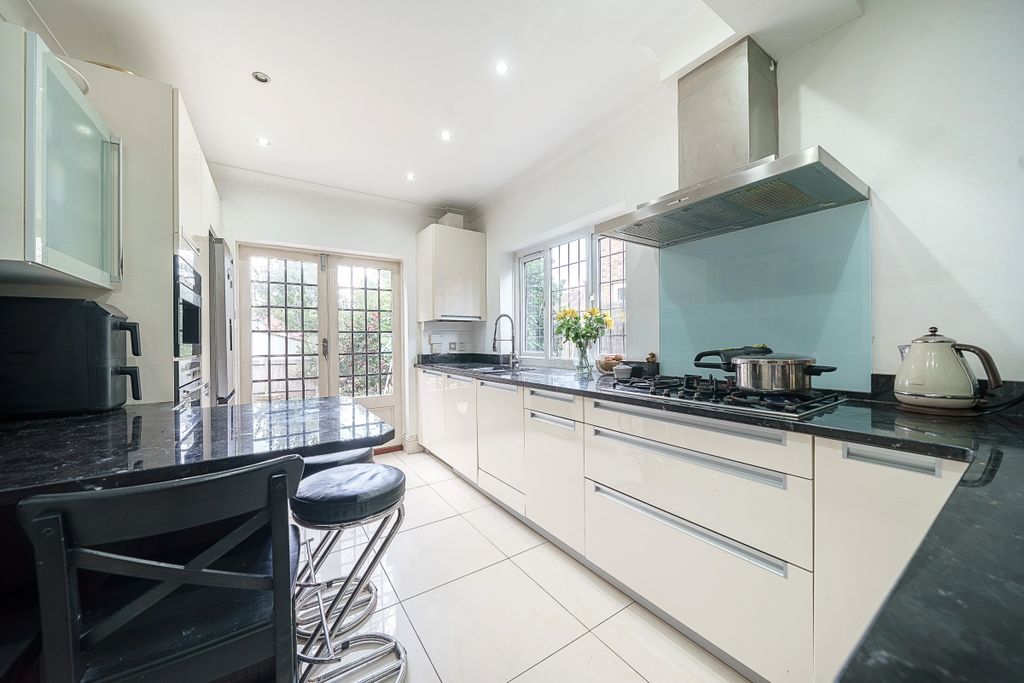 Additional image 14 of 3 bed semi-detached house to rentUpper Richmond Road West, Richmond TW10