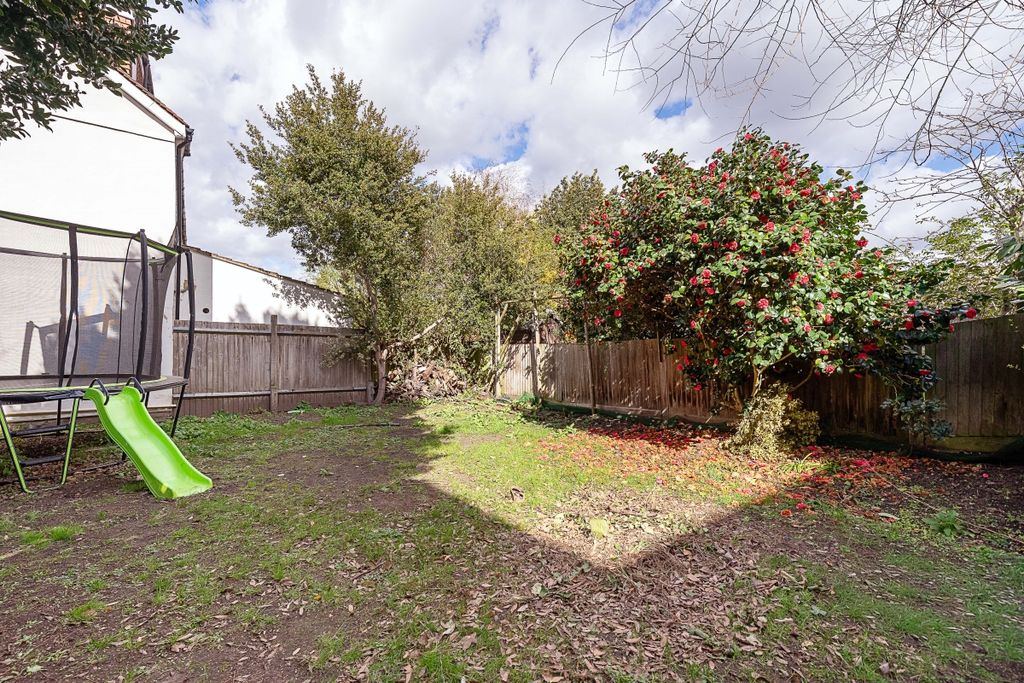 Additional image 13 of 3 bed semi-detached house to rentUpper Richmond Road West, Richmond TW10