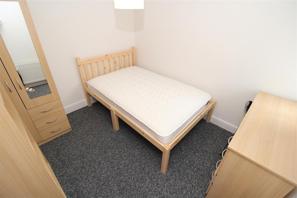 Additional image 3 of 4 bed semi-detached house to rentPark Street Treforest, Pontypridd CF37